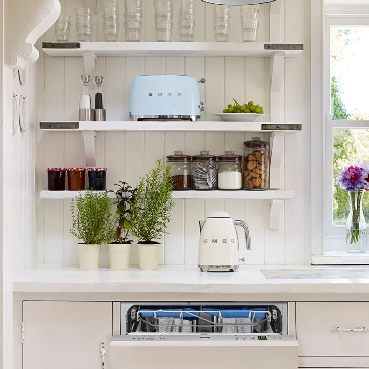 Smeg KLF03CREU Electric kettle 1.7 L Cream