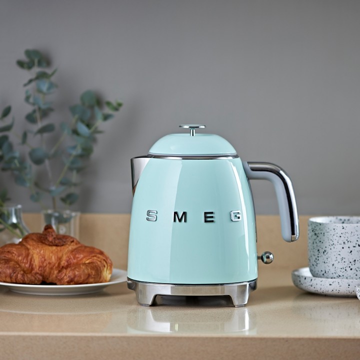 Smeg KLF05PGEU Mini kettle 0.8L Pastel green