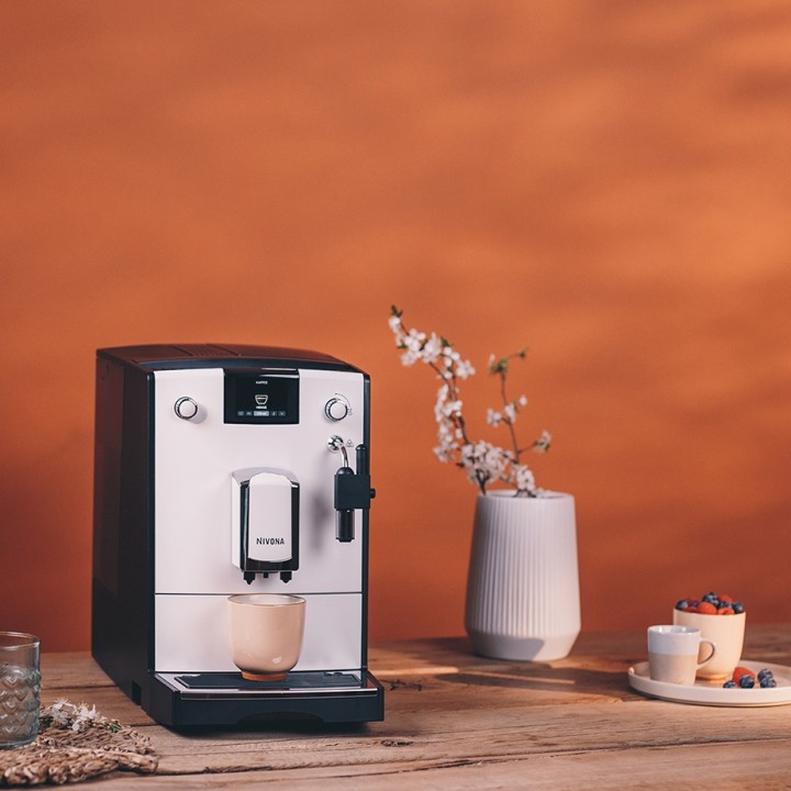 Nivona NICR 560 White Espresso Machine Incl. 4.2 kg Rigtig Kaffe