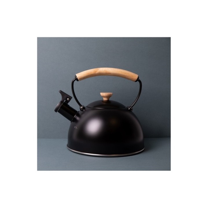 La Cafetière 1.6 L Black Kettle with Wood