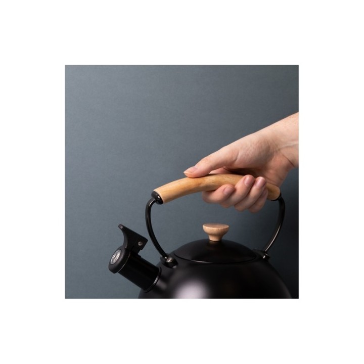 La Cafetière 1.6 L Black Kettle with Wood