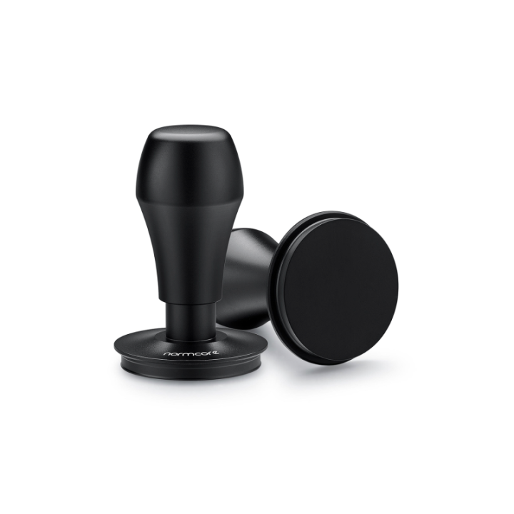 Normcore V4 Tamper med Fjeder & Titaniumsbelægning 58 mm Sort