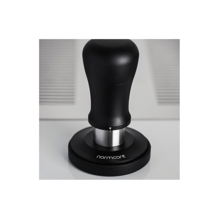 Normcore V5 Tamper med Fjeder & Titaniumsbelægning 53,3 mm Sort
