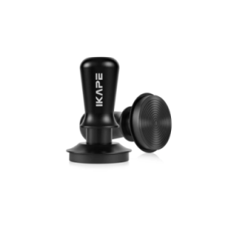 IKAPE V3 Kalibreret Tamper med Fjeder, Riller & Titaniumsbelægning 53,3 mm Sort